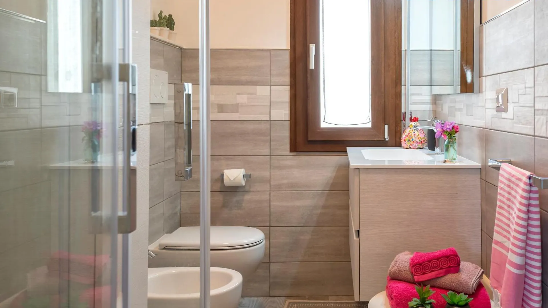 Valencia Penthouse With Spectacular Beachfront Terraces Wifi, Air Conditioning, Close To Beaches Alghero Apartment