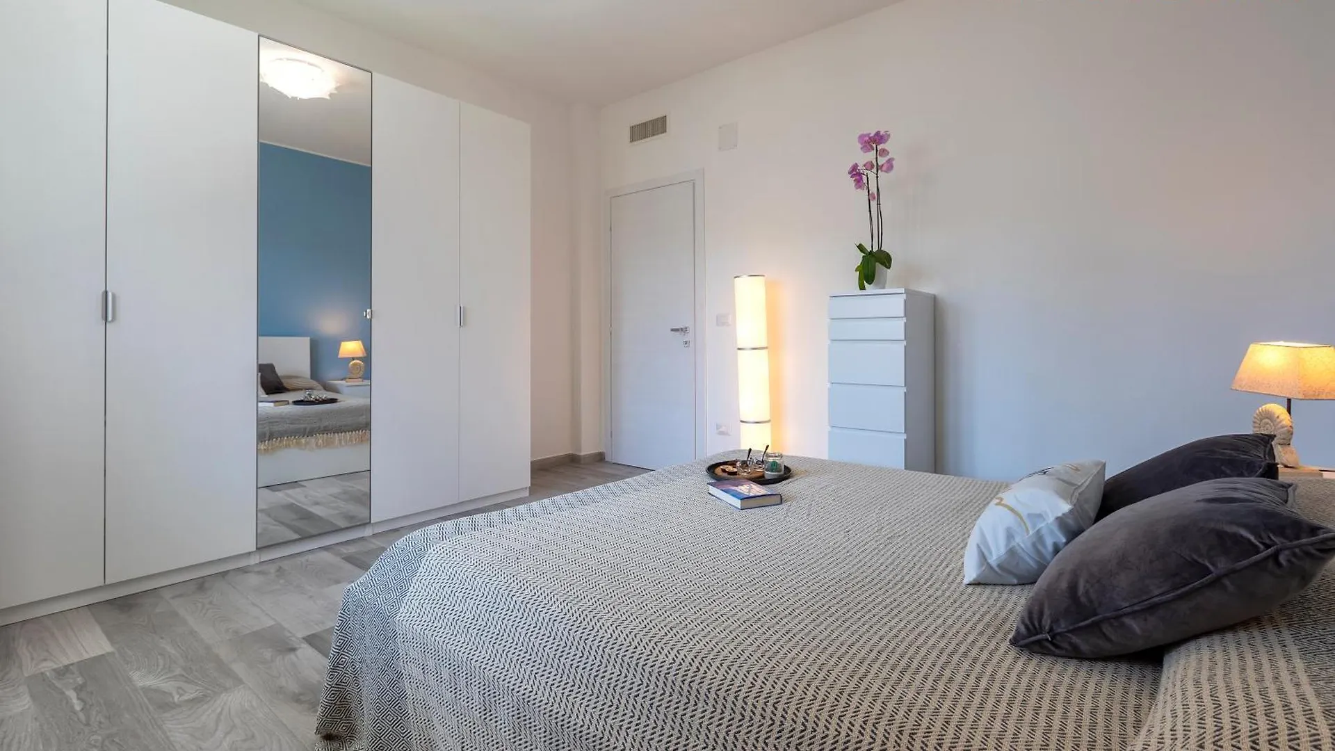 Valencia Penthouse With Spectacular Beachfront Terraces Wifi, Air Conditioning, Close To Beaches Alghero Apartment